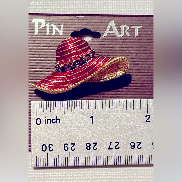 Vintage SPOONTIQUES Gold tone Red Hat Ladies Brooch Pin - Picture 3 of 9